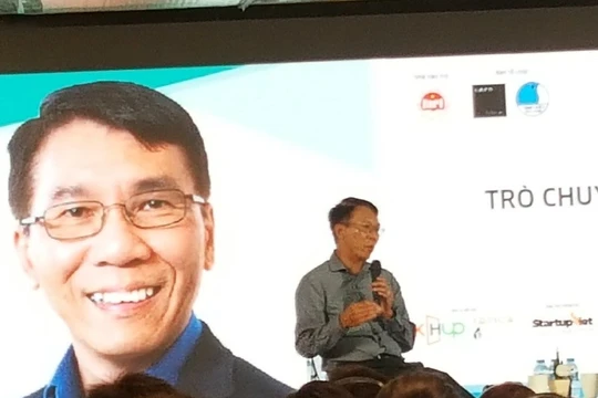 Tổng Giám đốc Uber Toàn cầu Thuận Phạm chia sẻ kinh nghiệm khởi nghiệp với thanh niên Việt Nam. Ảnh: Ánh Dương