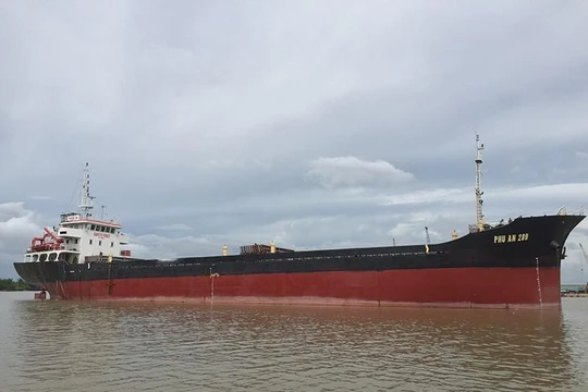 Tàu Phú An.
