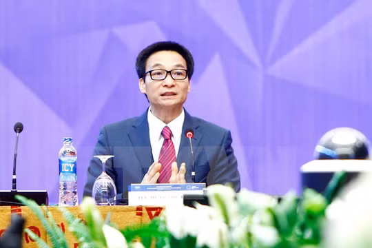 Phó Thủ tướng Vũ Đức Đam phát biểu tại cuộc đối thoại. (Ảnh: An Đăng/TTXVN) 