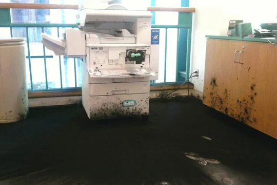 Vết mực tung toé từ máy photocopy không khác gì một vụ nổ kinh hoàng.