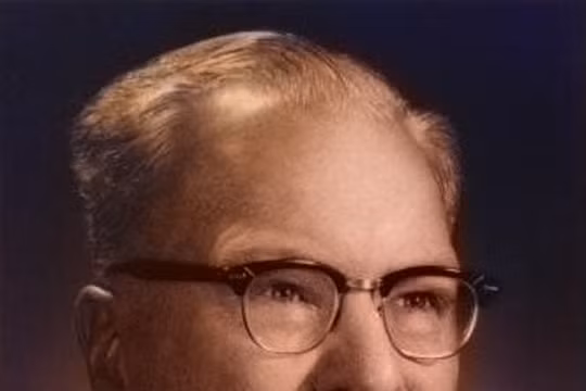 Chester Carlson (Nguồn ảnh : Paperhall.org)