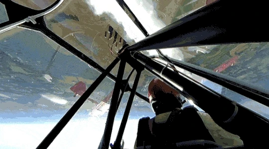 Sẽ ra sao nếu bạn có thể trải nghiệm cảm giác lộn nhào trong máy bay, thậm chí ngược lại hoàn toàn thông qua lăng kính của video 360 độ?