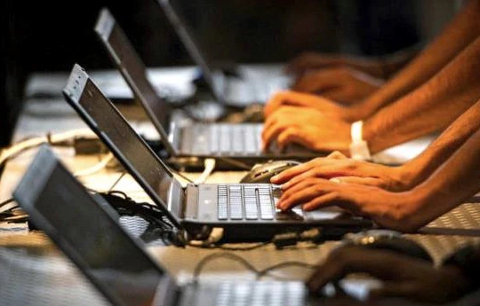 Theo thông tin trên trang fanpage chính thức, FPT Telecom đưa ra nhận định sự cố này do Bão số 10 gây ra. Ảnh minh hoạ: Cnet