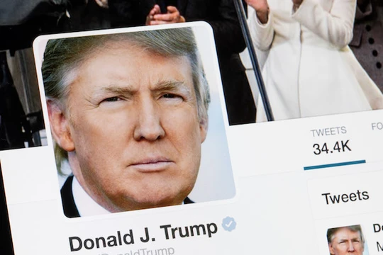 Tài khoản Twitter của ông Donald Trump bị vô hiệu hóa trong 11 phút trước khi người ta phát hiện ra.