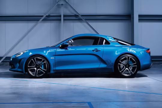 Mẫu xe Alpine A110 là sự cải tiến theo phòng cách hoài cổ của Renault. Trên Alpine A110, chúng ta thấy được nhiều điểm khá giống với mẫu concept Aplpine Vision từng được tung ra trên đường đua Monte Carlo, Pháp năm ngoái.