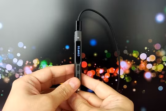 Mỏ hàn: Một người chơi đã sử dụng một chiếc mỏ hàn TS100 để chơi Tetris. Thiết bị này có chiều dài 5,5 mm và chiều rộng 2,5 mm với hai nút bấm và màn hình hiển thị. Kích thước nhỏ và sự nóng lên của thiết bị mỗi khi chơi thua chắc hẳn sẽ mang đến cho ngườ