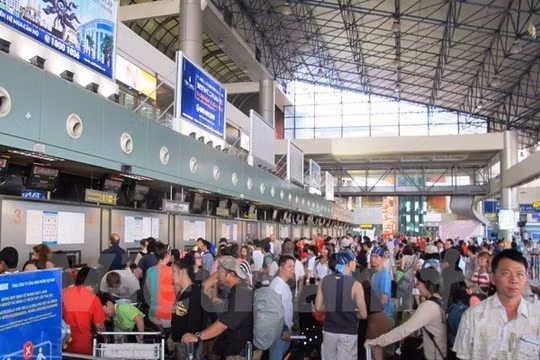 Các cảng hàng không đang phải chịu sức ép rất lớn do quá tải, khai thác vượt công suất thiết kế. (Ảnh: Việt Hùng/Vietnam+)
