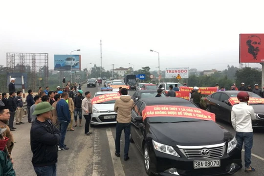 Người dân huyện Nghi Xuân chặn Trạm thu phí Bến Thủy 1 ngày 3/12