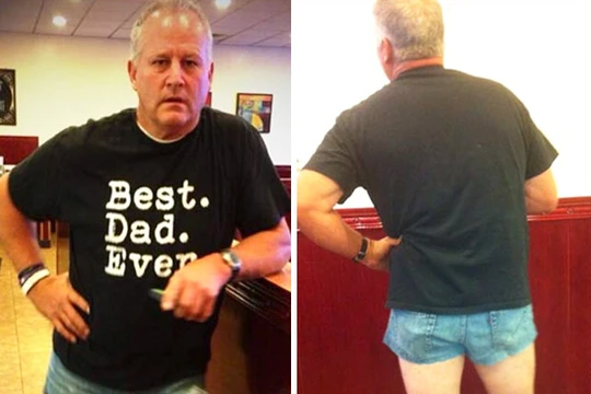 Để nhắc nhở cô con gái của mình về việc mặc quần qúa ngắn, ông bố hóm hỉnh này cũng mặc một chiếc quần tương tự để cho con mình thấy việc mặc nó sẽ trông kỳ cục như thế nào.