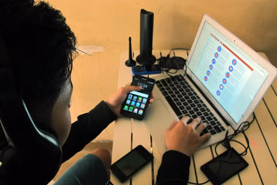 Quy định này không chỉ bảo vệ bí mật nhà nước trong ngành thông tin và truyền thông (TT&TT), mà còn đồng thời quy định trách nhiệm, quyền hạn của cơ quan chức năng, tổ chức, đơn vị thuộc Bộ TT&TT. Ảnh minh họa: Báo Dân Trí.