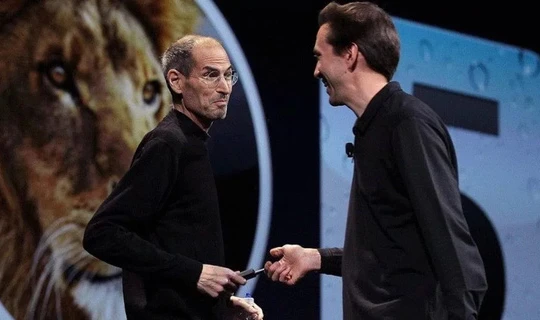 Steve Jobs và cậu học trò Scott Forstall 