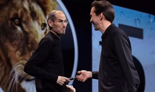 Steve Jobs và cậu học trò Scott Forstall 