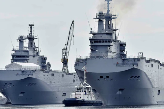 Tàu đổ bộ tấn công Mistral tại Ai Cập