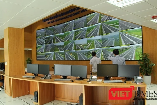 Màn hình theo dõi giao thông trên tuyến cao tốc Hà Nội - Hải Phòng. Ảnh: Ánh Dương.