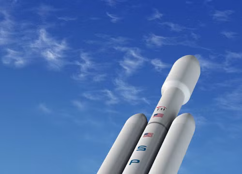 Falcon Heavy dự kiến sẽ thực hiện nhiệm vụ phóng lên vũ trụ vào cuối năm nay và sẽ đưa con người lên mặt trăng vào năm 2018.