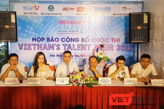 Ban giáo khảo và nhà tài trợ của cuộc thi.