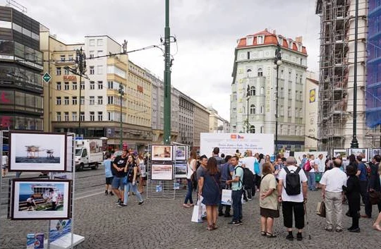  Triển lãm tổ chức trong không gian rộng lớn của quảng trường trung tâm Thủ đô Praha. 