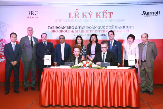 Đại diện Tập đoàn BRG và Tập đoàn Marriott International ký kết hợp đồng hợp tác