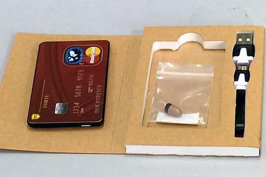 Thiết bị thu âm dạng thẻ ATM.