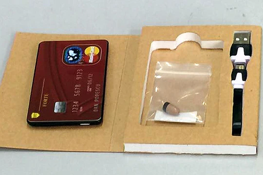 Thiết bị thu âm dạng thẻ ATM.