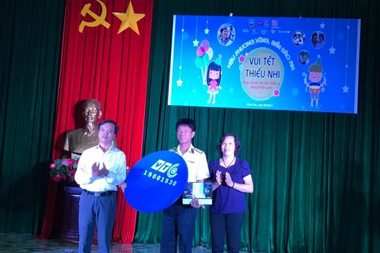 Vui Tết thiếu nhi tại Vùng 4 Hải quân