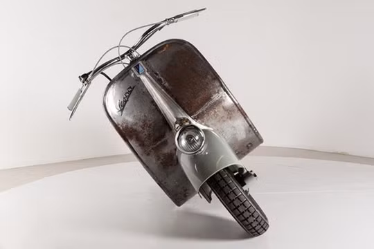 Sau hơn 70 năm phát triển, mới đây danh tính của chiếc Vespa được cho là cổ nhất trên thế giới hiện nay vừa được mang ra bán đấu giá.