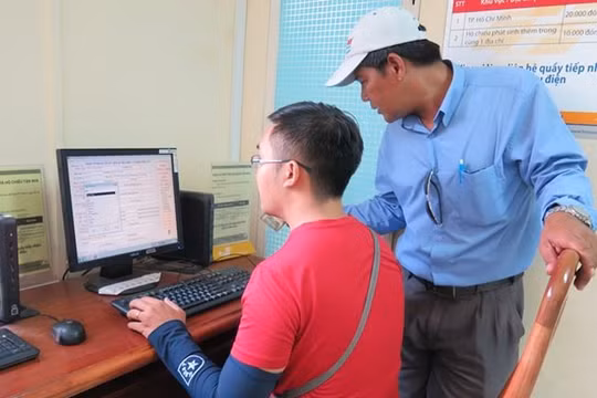 Kể từ ngày 6-3, người dân sẽ được đăng ký tờ khai đề nghị cấp, đổi hộ chiếu phổ thông một cách nhanh chóng, thuận tiện. Ảnh: CTV.