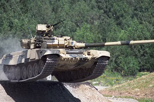 Xe tăng T-90 trong một buổi diễn tập.