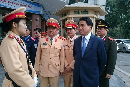 Chủ tịch Nguyễn Đức Chung đề nghị Phòng CSGT Hà Nội tăng cường chống ùn tắc dịp lễ hội đầu xuân. Ảnh: PC67.