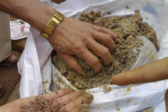 Phân bón giả bị bắt ở Lâm Đồng. Nguồn: Tin Tây Nguyên