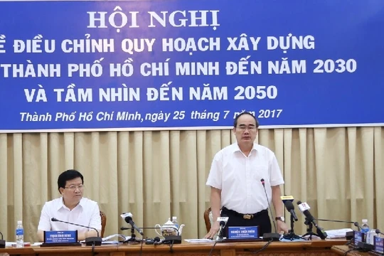 Phó Thủ tướng Trịnh Đình Dũng cùng Bí thư Thành ủy TPHCM Nguyễn Thiện Nhân