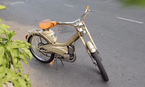 Bản phục dựng Mobylette AV44 1960 tại Sài Gòn.