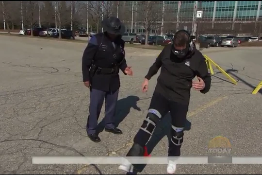 "Drunk Suite" bộ đồ giúp bạn say trong khi tỉnh