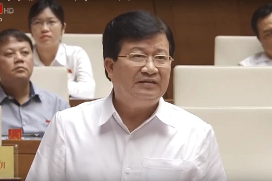 Phó Thủ tướng Trịnh Đình Dũng tại phiên trả lời chất vấn sáng 13/5/2017.