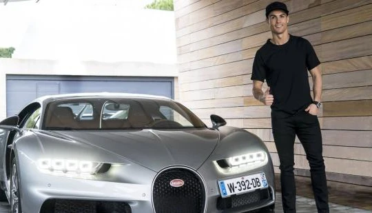 CR7 đã được Bugatti được lựa cọn để lái thử chiếc siêu xe Chiron