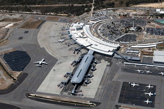 Sân bay Perth, Australia bị tin tặc Việt Nam tấn công mạng. 