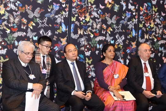 Thủ tướng tham dự chủ đề “Tương lai nền sản xuất dưới góc độ chiến lược khu vực". (Nguồn: VGP)