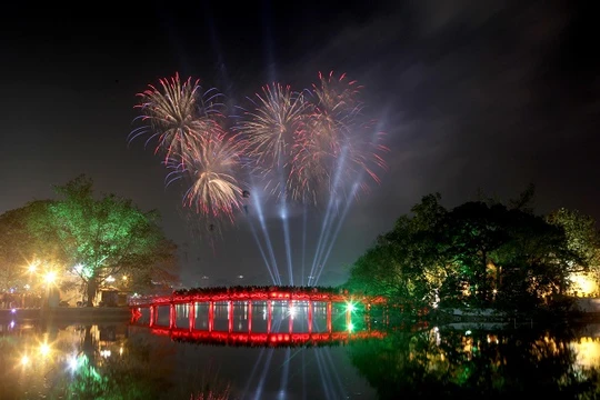 Năm bay, đêm giao thừa Hà Nội sẽ không có pháo hoa và thành phố cũng không chủ trương rung chuông báo hiệu năm mới