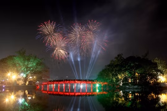 Năm bay, đêm giao thừa Hà Nội sẽ không có pháo hoa và thành phố cũng không chủ trương rung chuông báo hiệu năm mới