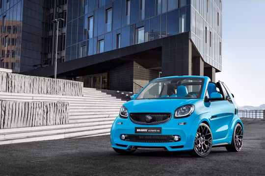 Hãng xe độ Brabus kết hợp nhà sản xuất Smart từng cho ra mắt các bản độ “Ultimate” với phong cách thiết kế đặc biệt. Năm 2004 khởi đầu với bản Ultimate 101. Tiếp đến là các bản Ultimate 112, Ultimate R, Ultimate Style và Ultimate 120.