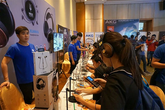 Meze Audio mở gian hàng giới thiệu ở triển lãm PAS 2017 chính thức gia nhập thị trường Việt Nam.