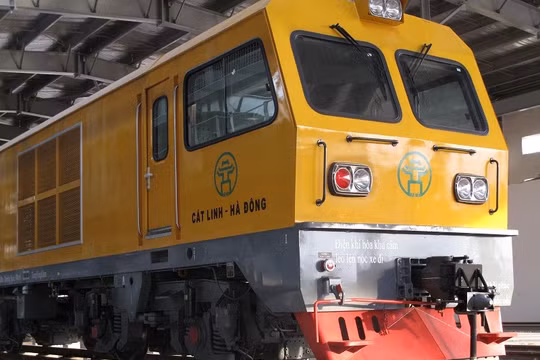 Đầu máy đoàn tàu cao tốc Cát Linh - Hà Đông tại khu depot.