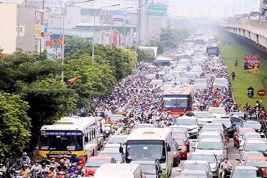 Tình trạng kẹt xe ở Hà Nội phần nhiều do mật độ dân số quá đông và phương tiện cá nhân đi kèm nhiều.