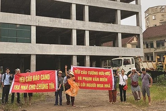 Việc chậm tiến độ nhiều năm và đội giá đã gây bức xúc cao độ cho các CBCS Báo CAND và người mua lại.
