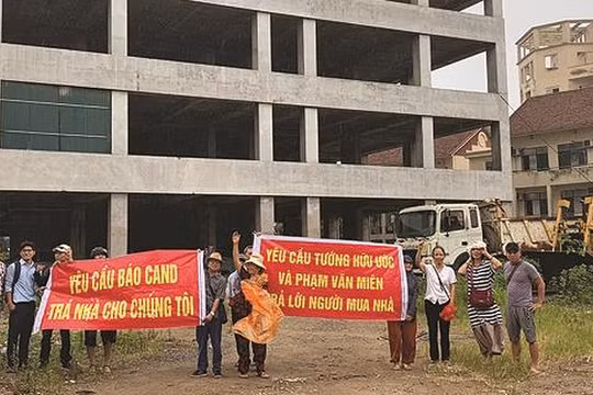 Việc chậm tiến độ nhiều năm và đội giá đã gây bức xúc cao độ cho các CBCS Báo CAND và người mua lại.