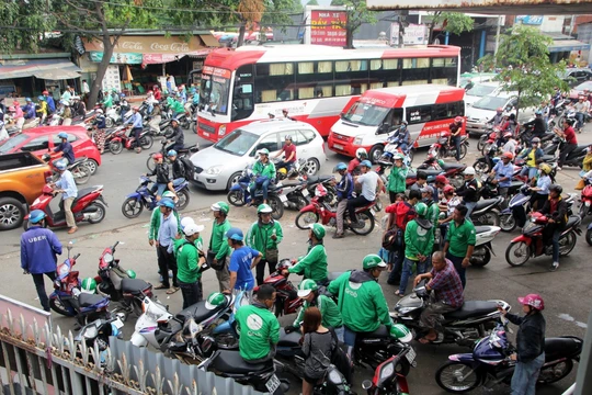 ở Giao thông - Vận tải Hà Nội đề xuất người hành nghề 'xe ôm' phải được cấp phép và có biển hiệu.