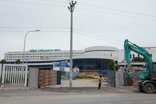 Đến nay, BV Việt Đức 2 vẫn chưa hề hoạt động, còn BV Bạch Mai 2 vẫn còn nhiều hạng mục đang thi công dang dở, thậm chí “đắp chiếu”. 