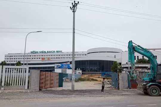 Đến nay, BV Việt Đức 2 vẫn chưa hề hoạt động, còn BV Bạch Mai 2 vẫn còn nhiều hạng mục đang thi công dang dở, thậm chí “đắp chiếu”. 