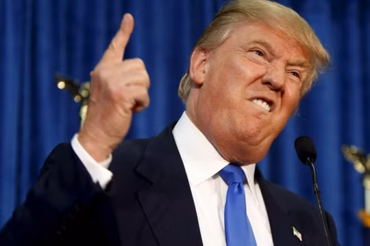 Donald Trump đã trở thành một nhân vật chính trị cực đoan đến mức công chúng hoặc ngợi ca ông hoặc bài trừ ông.