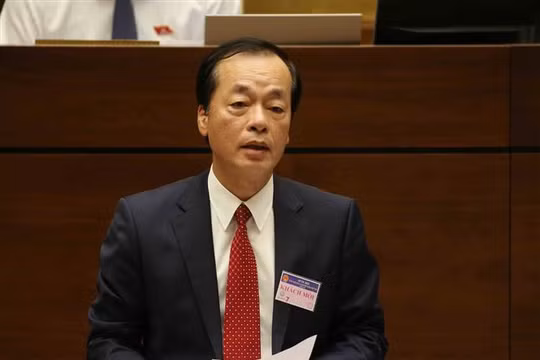Bộ trưởng Phạm Hồng Hà đăng đàn trả lời chất vấn chiều nay (4/6).